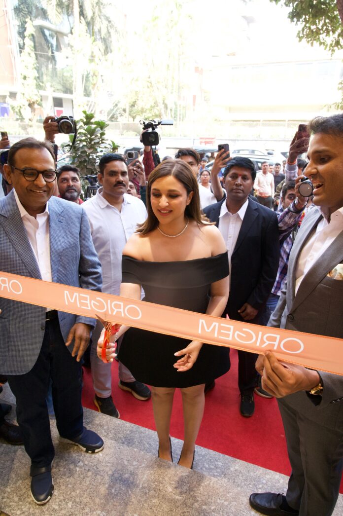 Parineeti Chopra Unveiled Flagship Store at Turner Road, Bandra (W)