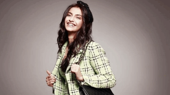 Sonam Kapoor's Aisha Completes 15 Years